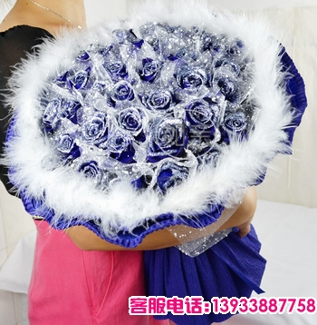 33朵蓝色玫瑰（经过工艺处理，非天然蓝色玫瑰）