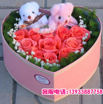 11支粉色玫瑰，+2只可爱小熊点缀满天星配草。(小熊因生产批次不同会和图片有差别，以实物为准，请尽量提前2-3天预订）