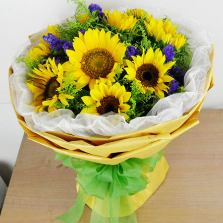9朵向日葵，黄莺和勿忘我间插（本款受季节性影响需提前咨询预订）