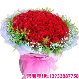 99枝超级红玫瑰，满天星和黄莺围绕