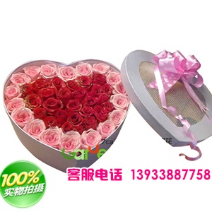 粉玫瑰、红玫瑰共36朵，点缀配材