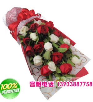 11枝红玫瑰，9枝白玫瑰，适量绿叶